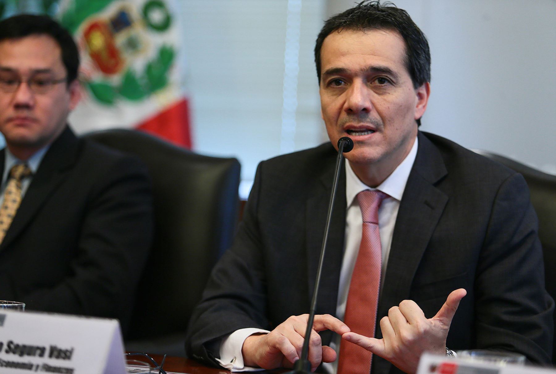 El ministro de Economía y Finanzas, Alonso Segura.